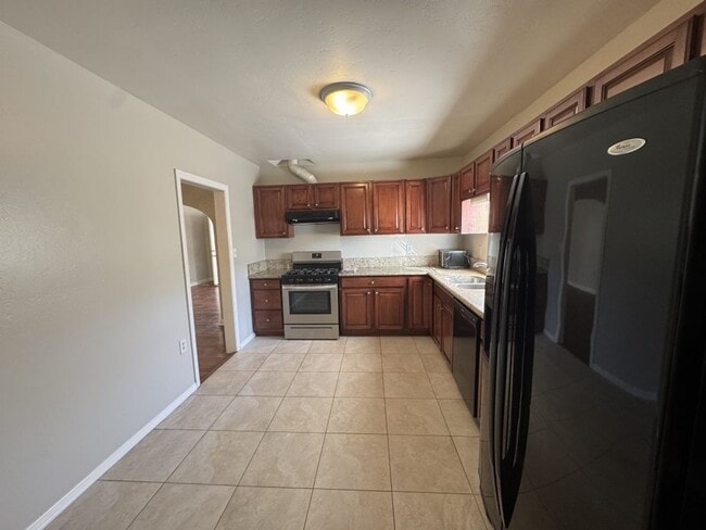Building Photo - Gorgeous 3 Bedroom Home in La Mesa! *$500....