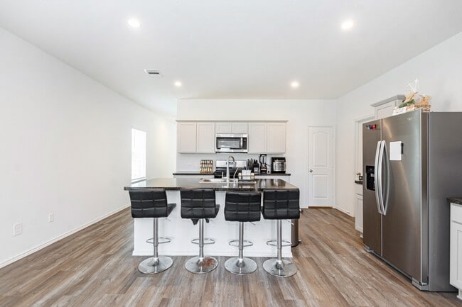 Building Photo - 5419 Wyndham Rdg Ln