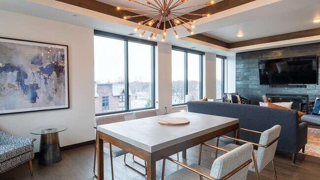 Building Photo - Grand & Syndicate Apartments