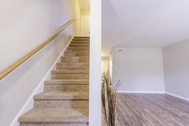 Building Photo - 2432 Pruitt St. #8