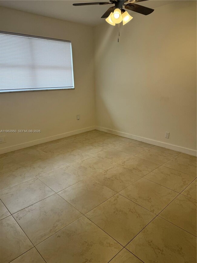 Building Photo - 722 NE 8th St