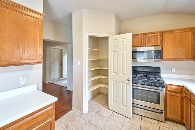 Building Photo - 2712 Settlement Dr