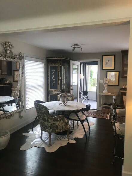 Nook Area - 997 Henrietta St