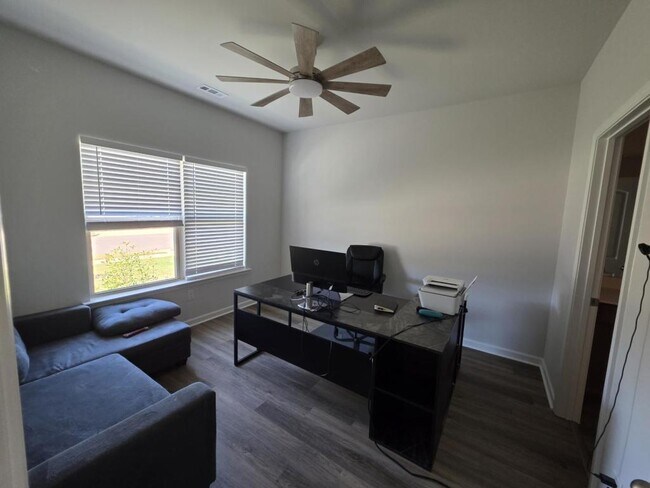 Building Photo - 352 Castlepath Dr SW