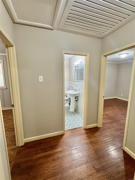 Building Photo - 320 Green Ridge Rd