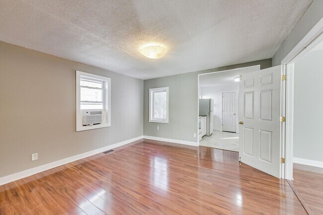 Building Photo - 2401 Fillmore St NE