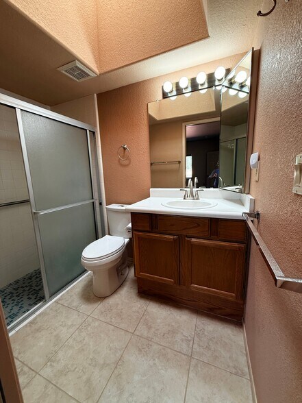 Building Photo - 8631 N Little Oak Ln