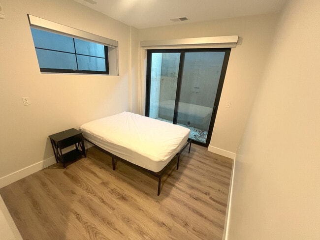 Building Photo - 225 Vine St NW