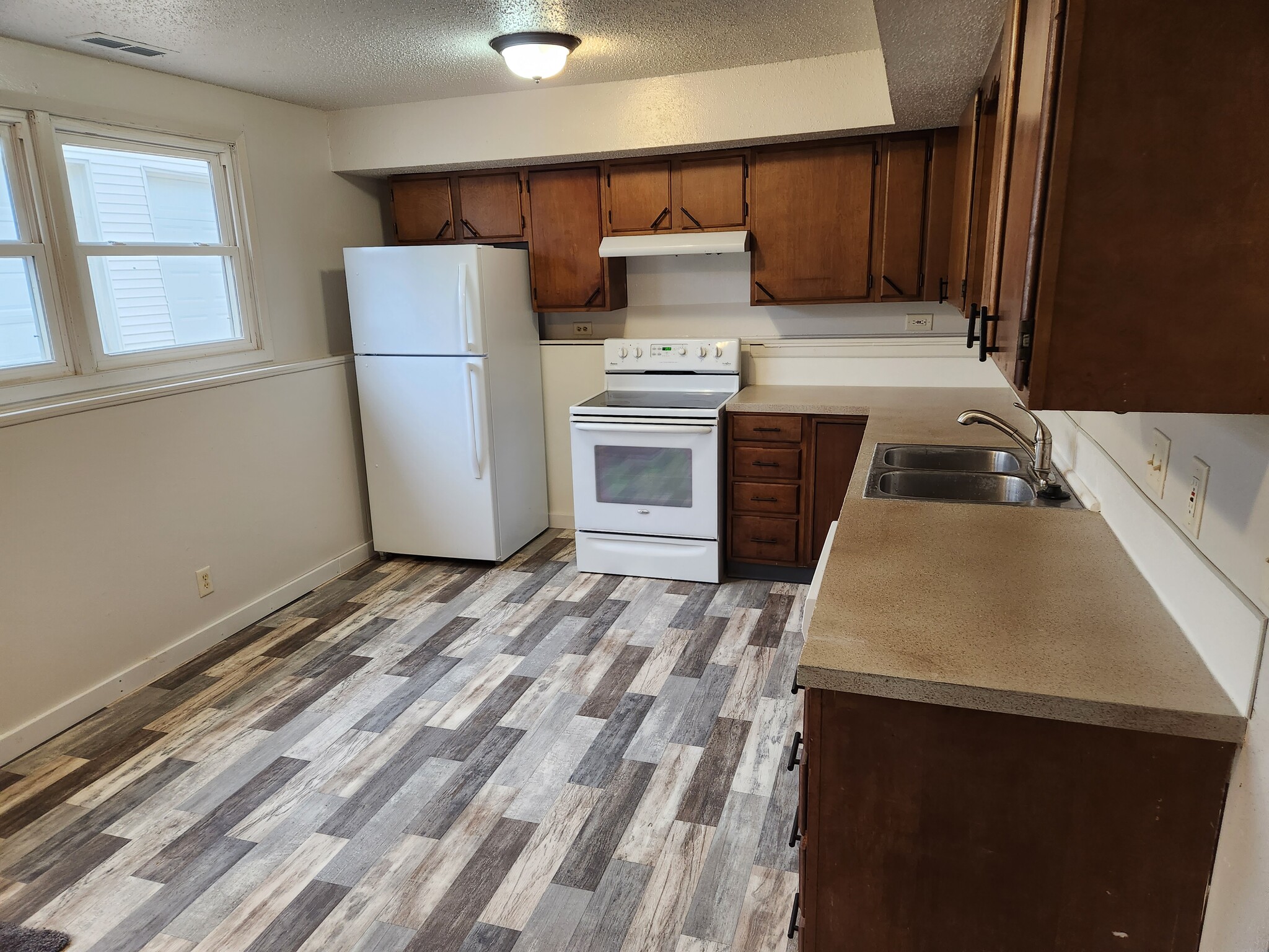 Building Photo - 1502 Delta Dr