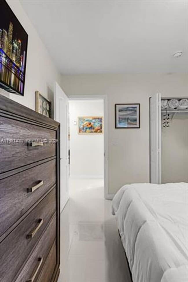 Building Photo - 1075 NE 12th Ave