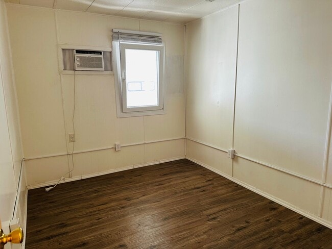 Building Photo - 5-Bed/2.5-Bath Rental by the Colorado River and Marina Proximity and Shopping Convenience!