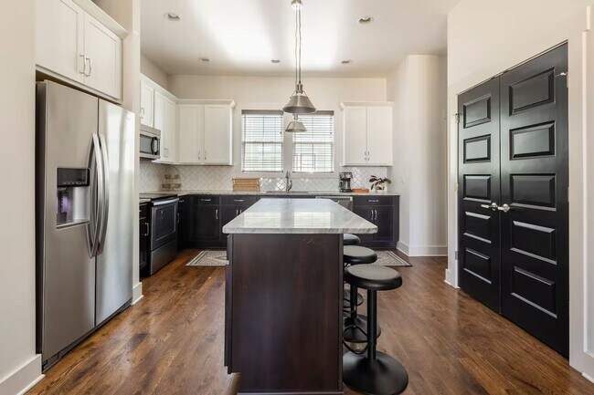 Building Photo - Spacious 3BR Condo in Nashville