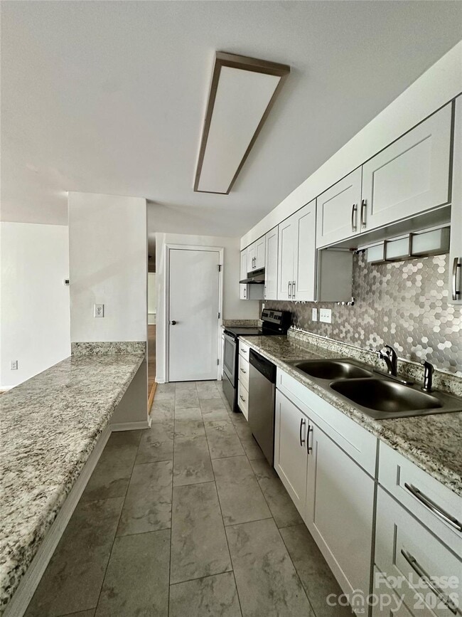 Building Photo - 1645 Arlyn Cir