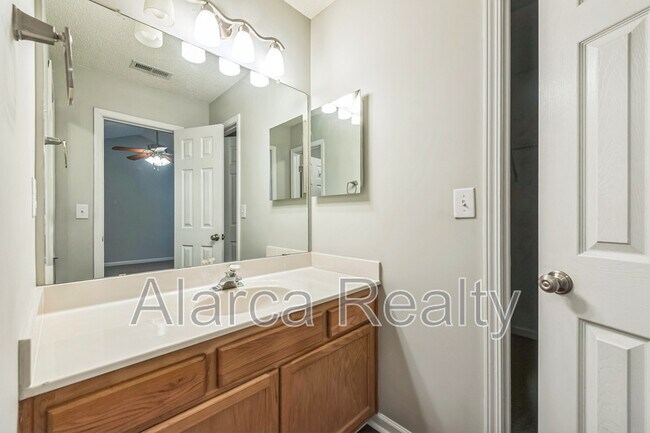 Building Photo - 8787 Robinson Forest Dr