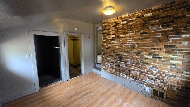 Building Photo - 626 Jay St