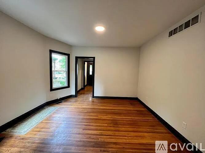 Building Photo - 4731 Trumbull St