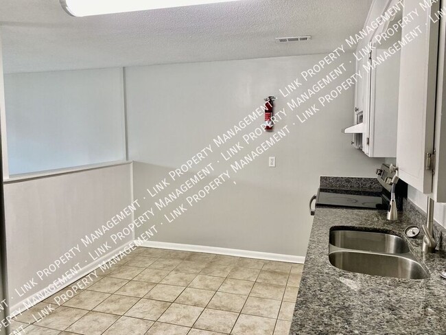 Building Photo - 1636 Keeble St