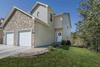 Building Photo - 3D Tour Available - Beautiful Miller Ranch Town-Home with Open Floor Plan! Available July 3rd!