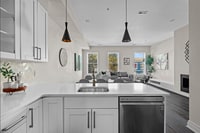 Building Photo - Beautiful 2 bed 2 bath plus den- Parking!!...