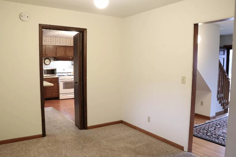 Building Photo - 425 N Hillsdale Dr