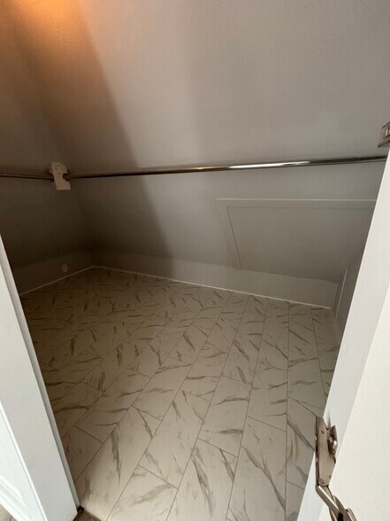 Building Photo - 1744 Farmington Ave