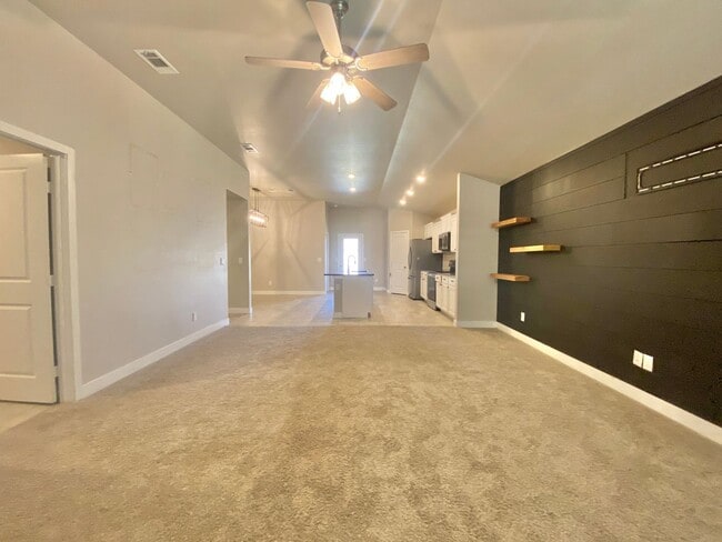 Building Photo - Newer 3 bed 2 bath near Frenship Upland He...