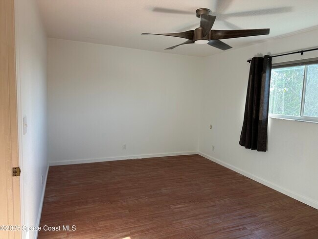 Building Photo - 56 Emerald Ct