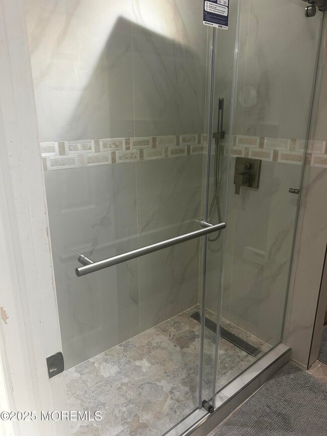 Building Photo - 164 S Linden Ave