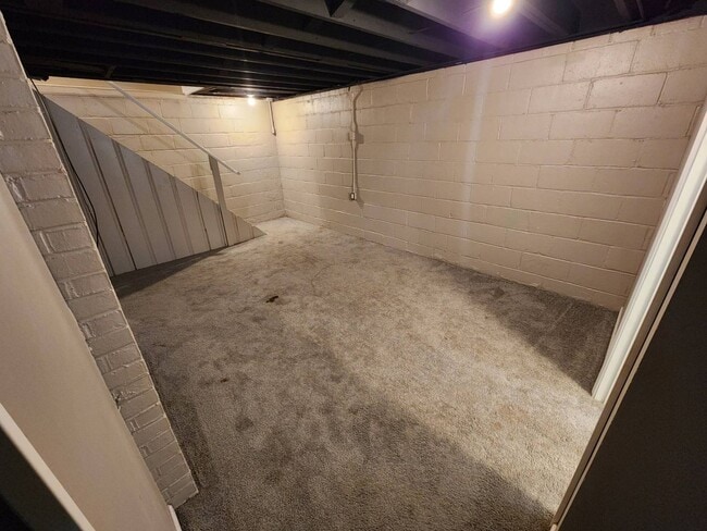 Building Photo - Charming 4-Bedroom Property in Prime Location