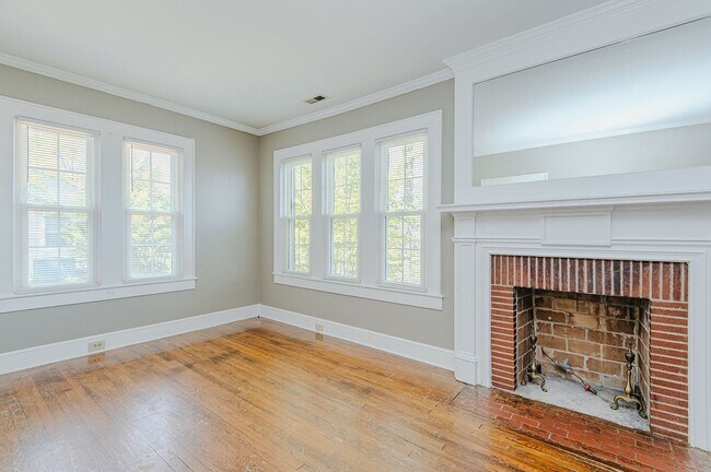 Building Photo - 3 Bed-2 Bath Bungalow in Burlington available  JULY