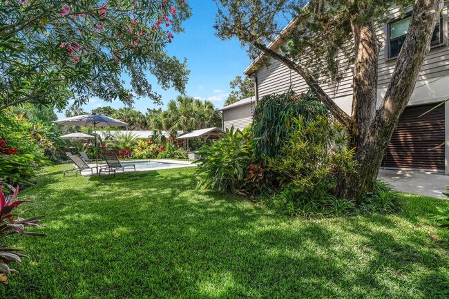 Building Photo - 430 Arricola Ave