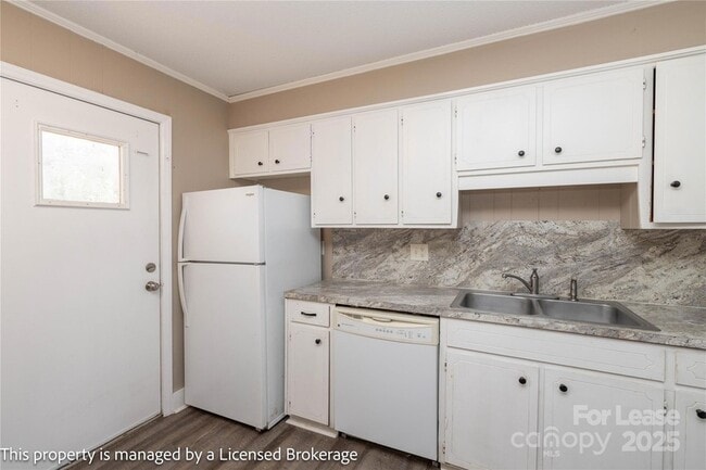 Building Photo - 132 Brentwood Dr