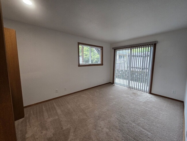 Building Photo - 1214 SE Overlook Ave