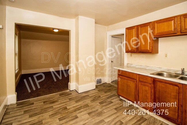 Building Photo - 2142 W 105th St