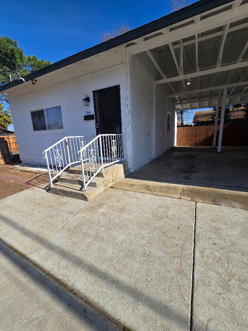 Building Photo - 7164 N Maroa Ave