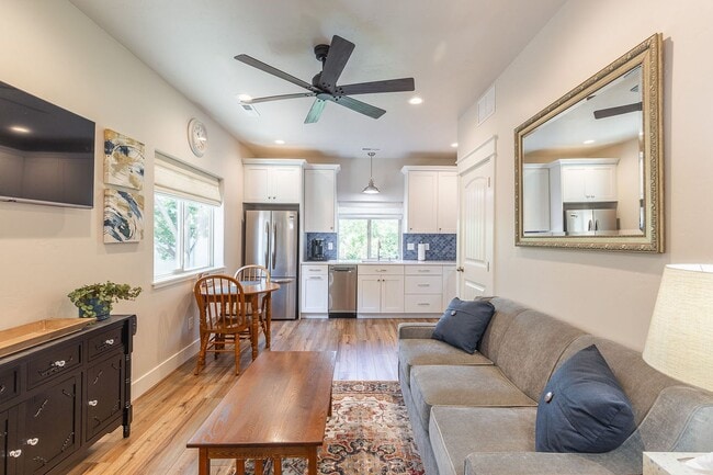 Building Photo - Charming Fully Furnished 1 Bedroom, 1 Bath...