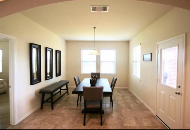 Building Photo - 2227 Leonetti Ln