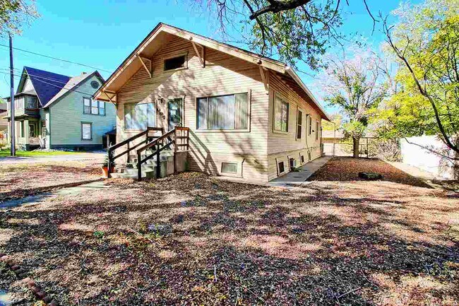 Building Photo - 825 N 7th St