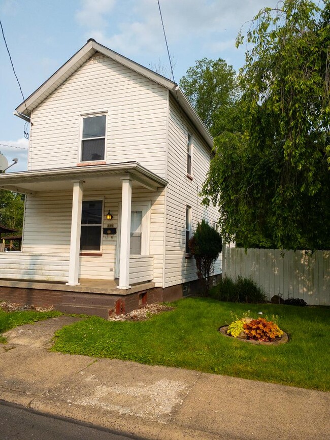 Building Photo - 737 Grove Ave