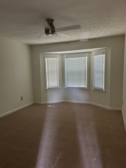 Building Photo - 818 Manning Way SW