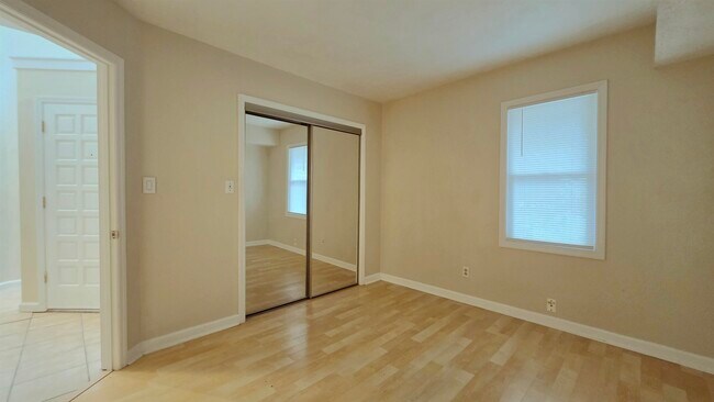 Building Photo - 310 74th Ave N