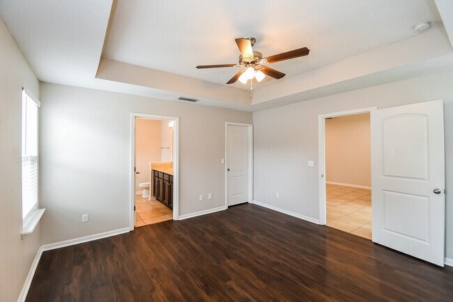 Building Photo - 623 Drysdale Dr