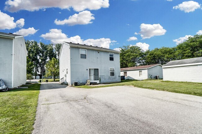 Building Photo - 3704 Willow Run Dr