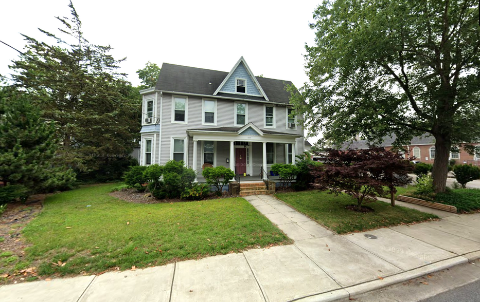 Building Photo - 305 N Division St
