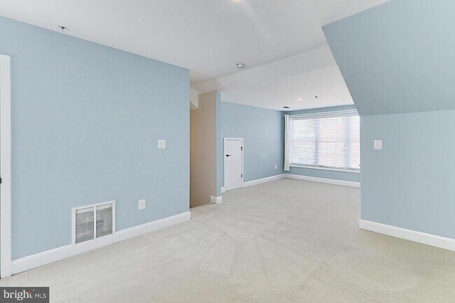 Building Photo - 2022 N Culpeper St