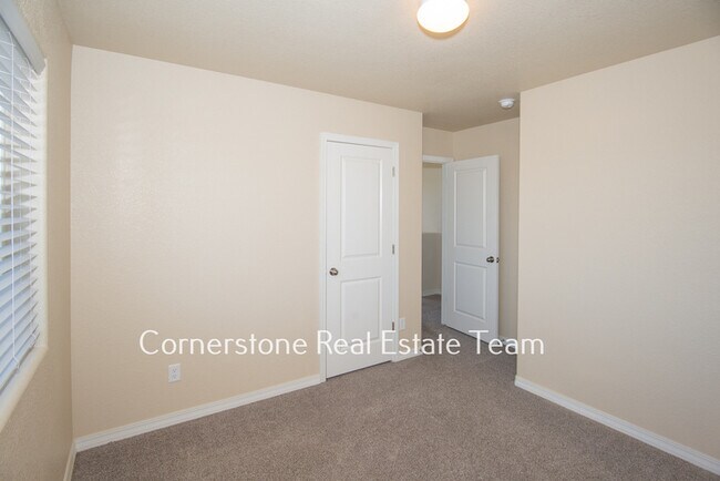 Building Photo - 855 Endeavor Wy