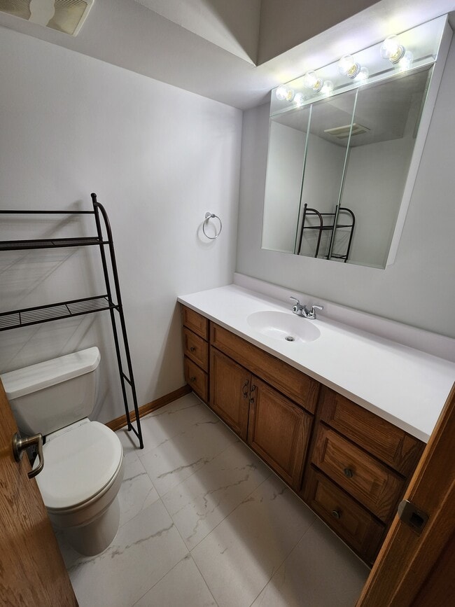 Building Photo - 5231 James Ln