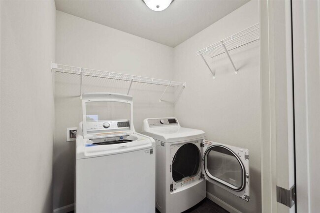 Building Photo - 5834 Lien Rd