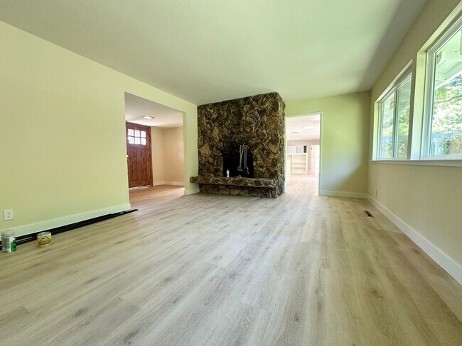 Building Photo - Spacious 4 Bed 2.5 Bath South Los Altos Home - Pool! Great Schools!