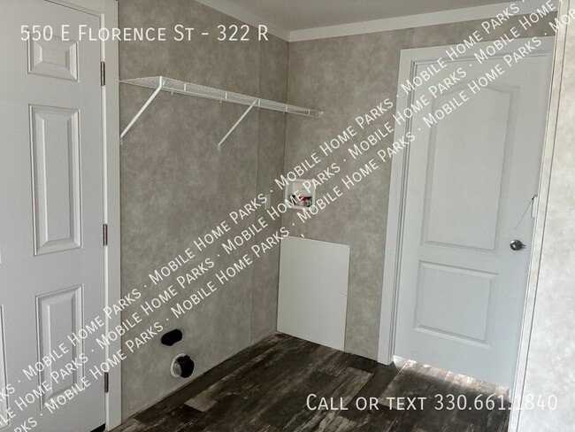 Building Photo - 550 E Florence Ave